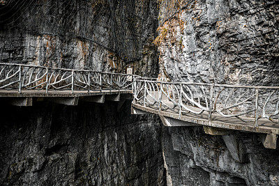 Meeting of two walkways integrated in a steep mountain slope, high up in the Tianmen mountain (天门山), Zhangjiajie (张家界), China